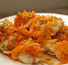 Салат из рыбы с морковкой и луком