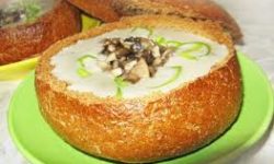 Картофельный суп с брокколи, запеченный в хлебе