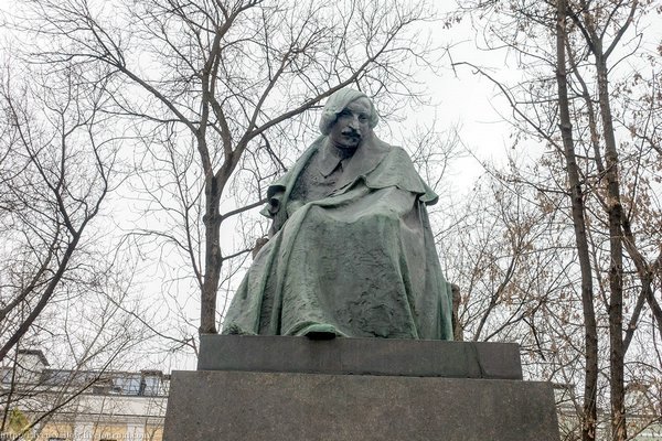 Памятник Н.В. Гоголю в Москве
